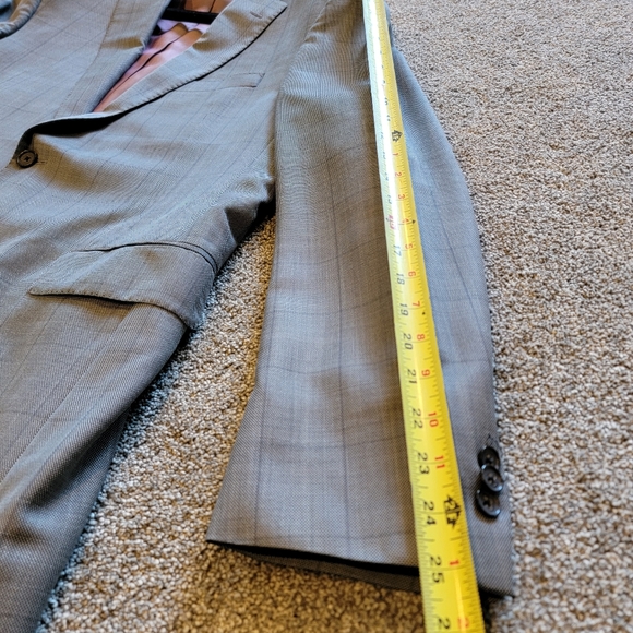 Ermenegildo Zegna 2-Piece Suit, Beige Checks, Size 42R - Picture 8 of 15